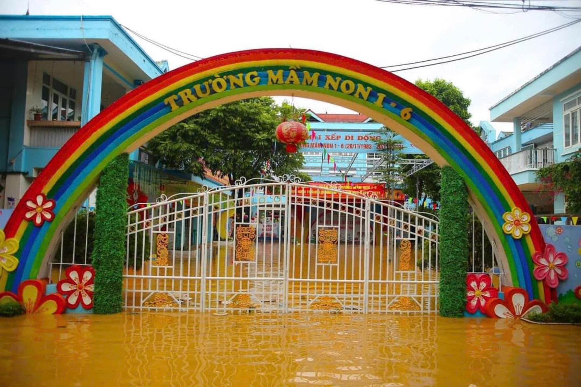 Cập nhật lũ lụt kinh hoàng miền Bắc: 98 người chết và mất tích; Cảnh báo lũ đặc biệt lớn trên sông Thao- Ảnh 45.