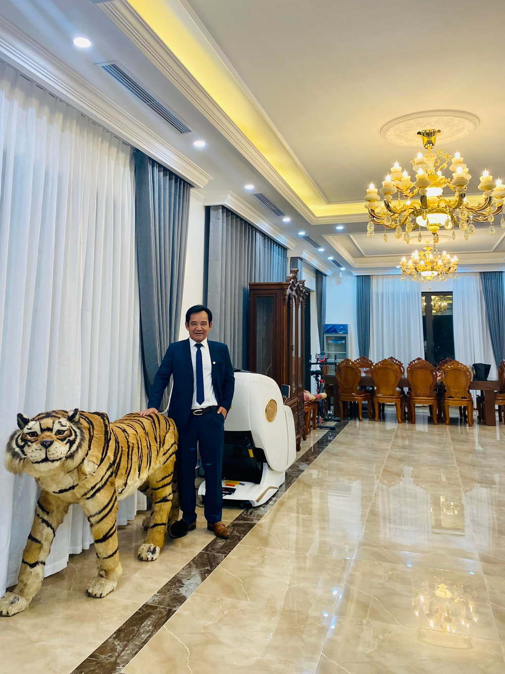 Căn biệt thự to, đẹp như lâu đài của NSƯT Quang Tèo: Được khán giả ủng hộ từ viên gạch, bê tông, nội thất...- Ảnh 8.
