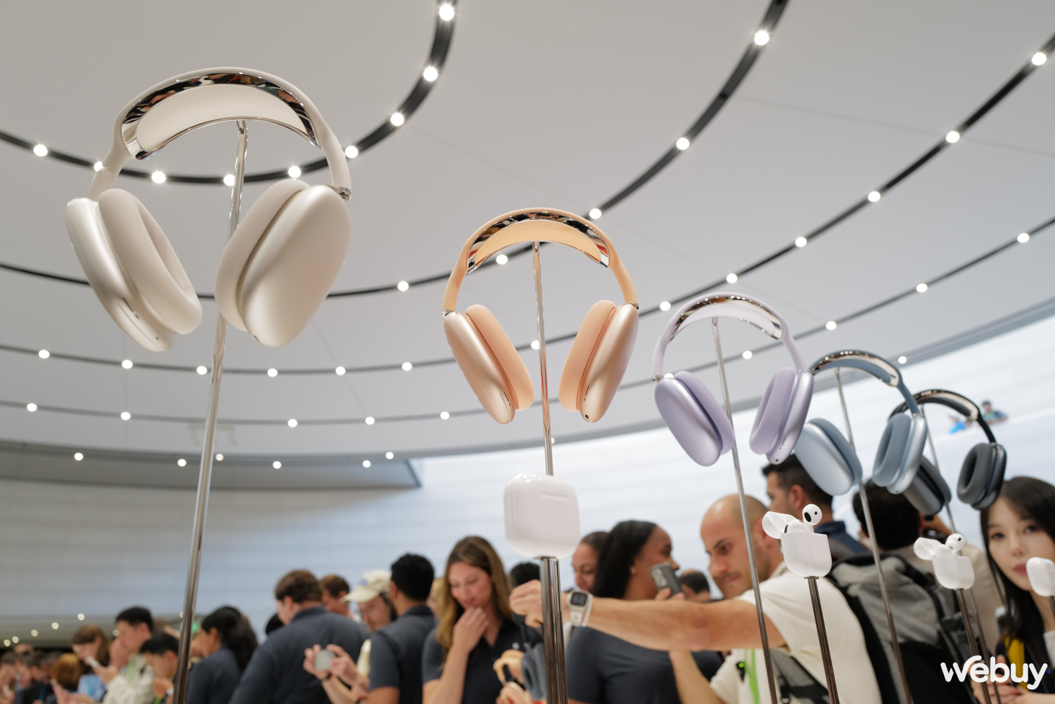 Trên tay Apple AirPods 4 và AirPods Max: bản thường cũng có ANC, bản Pro thêm tính năng trợ thính, bản Max nâng cấp nhẹ- Ảnh 9. Trên tay Apple AirPods 4 và AirPods Max: bản thường cũng có ANC, bản Pro thêm tính năng trợ thính, bản Max nâng cấp nhẹ- Ảnh 9.