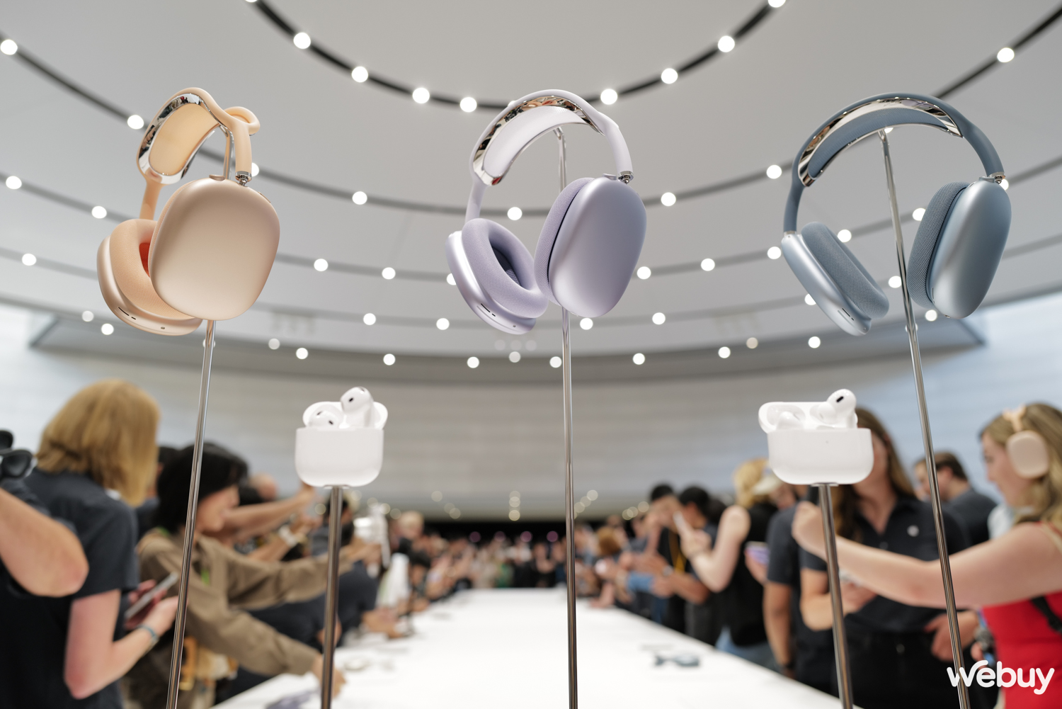 Trên tay Apple AirPods 4 và AirPods Max: bản thường cũng có ANC, bản Pro thêm tính năng trợ thính, bản Max nâng cấp nhẹ- Ảnh 11. Trên tay Apple AirPods 4 và AirPods Max: bản thường cũng có ANC, bản Pro thêm tính năng trợ thính, bản Max nâng cấp nhẹ- Ảnh 11.
