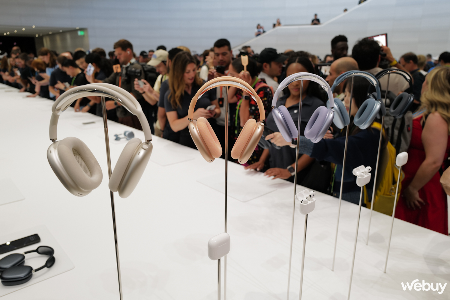 Trên tay Apple AirPods 4 và AirPods Max: bản thường cũng có ANC, bản Pro thêm tính năng trợ thính, bản Max nâng cấp nhẹ- Ảnh 13. Trên tay Apple AirPods 4 và AirPods Max: bản thường cũng có ANC, bản Pro thêm tính năng trợ thính, bản Max nâng cấp nhẹ- Ảnh 13.