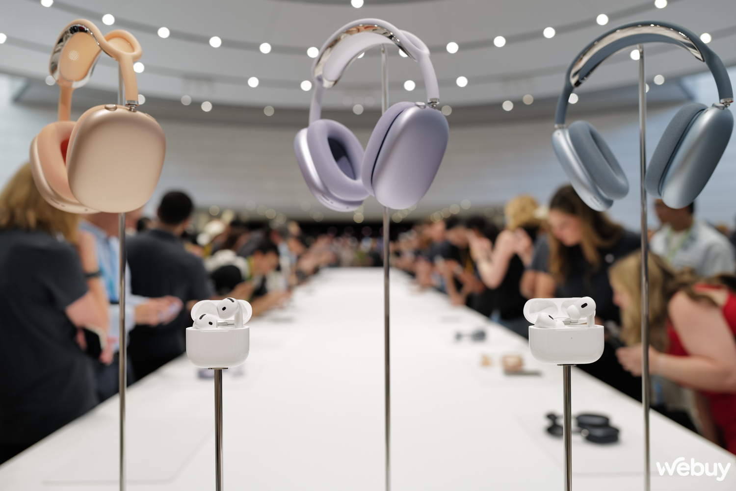 Trên tay Apple AirPods 4 và AirPods Max: bản thường cũng có ANC, bản Pro thêm tính năng trợ thính, bản Max nâng cấp nhẹ- Ảnh 12. Trên tay Apple AirPods 4 và AirPods Max: bản thường cũng có ANC, bản Pro thêm tính năng trợ thính, bản Max nâng cấp nhẹ- Ảnh 12.