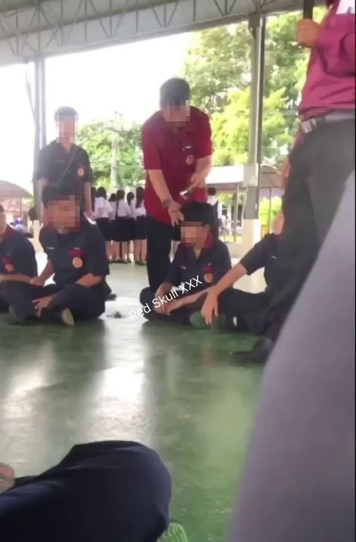 Giáo viên cao đẳng gây phẫn nộ khi phạt cạo đầu 66 học sinh- Ảnh 2. Giáo viên cao đẳng gây phẫn nộ khi phạt cạo đầu 66 học sinh- Ảnh 2.