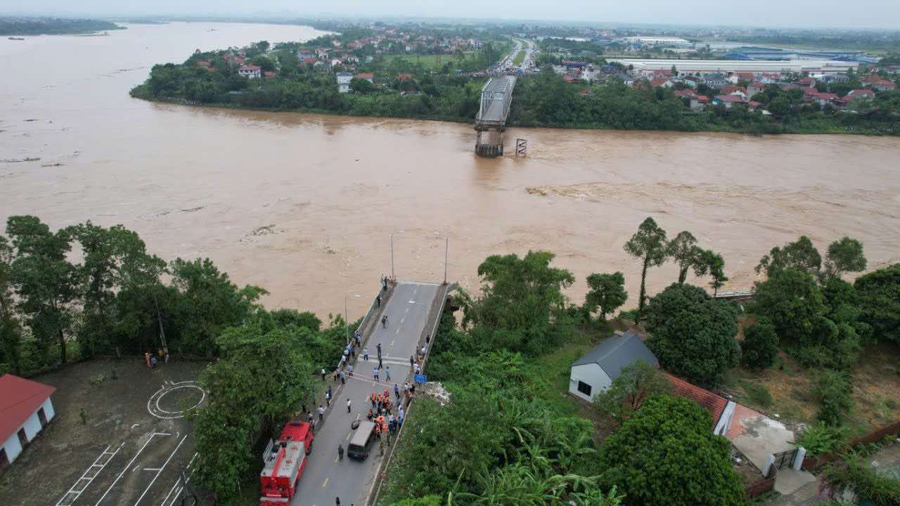 Số người chết và mất tích do mưa bão số 3 tăng lên 59 người- Ảnh 1. Số người chết và mất tích do mưa bão số 3 tăng lên 59 người- Ảnh 1.