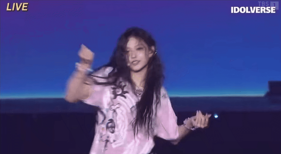 Màn hát live thảm hoạ của nhóm nữ đang bị ruồng bỏ bỗng trở thành “phao cứu sinh" cho nhóm nhạc bị ghét nhất Kpop- Ảnh 2.