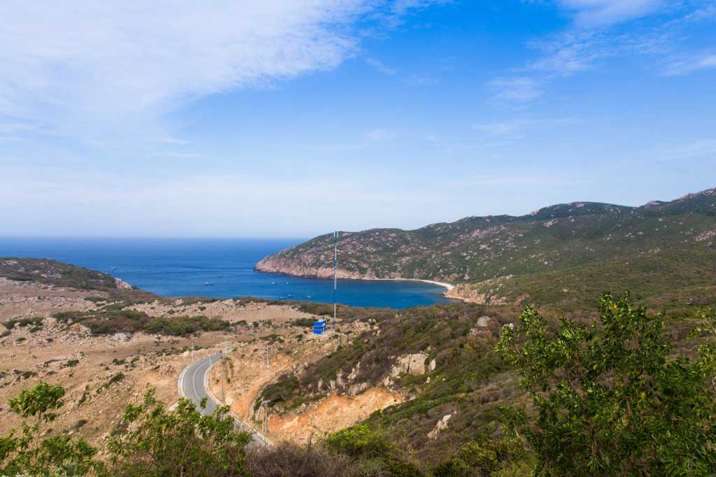 Đường ven biển nối 2 tỉnh miền Trung, qua nhiều điểm nổi tiếng, nằm trong danh s&aacute;ch "đẹp nhất Việt Nam"- Ảnh 1.