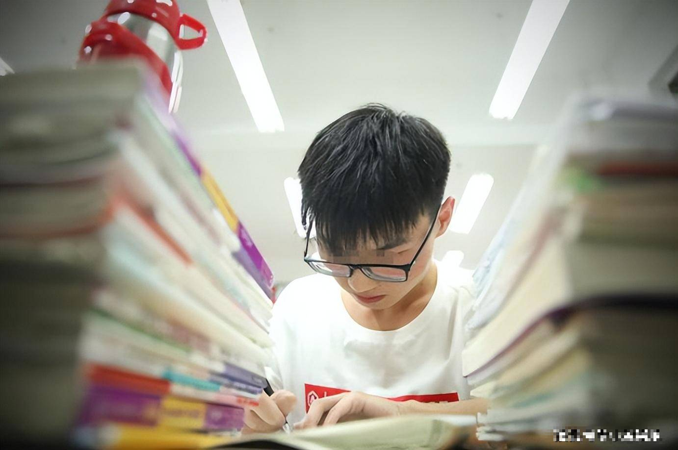 Nam sinh đỗ ĐH top đầu nhưng bố nhất quyết không cho đi học: Chân tướng vụ án 19 năm trước bất ngờ bị phanh phui- Ảnh 1.