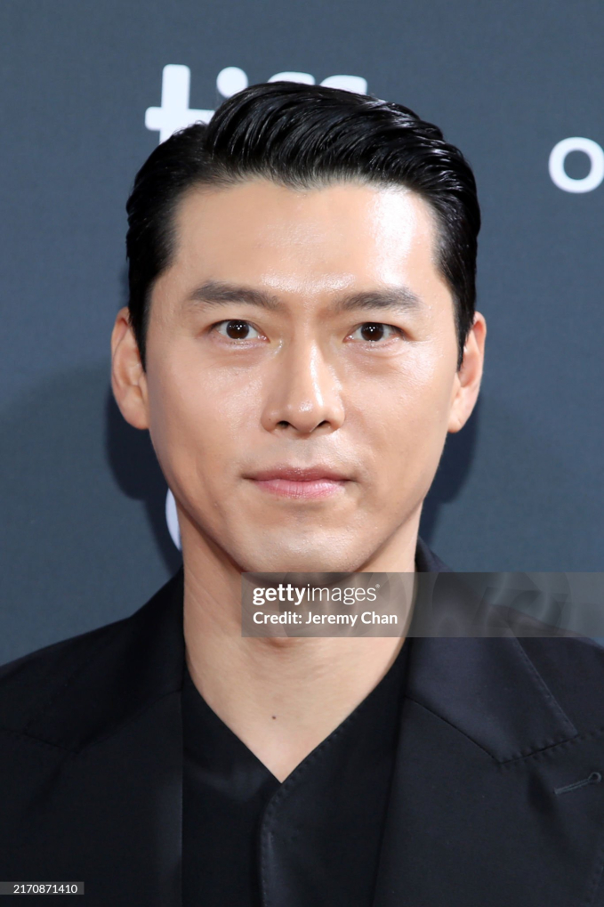 “Ông chú cực phẩm” Hyun Bin - Lee Dong Wook chung khung hình đại náo LHP, nhưng sao ông xã Son Ye Jin tuột dốc thế này?- Ảnh 8.