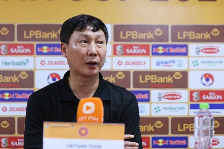 Trực tiếp HLV Kim Sang-sik họp b&aacute;o trước trận Việt Nam đấu Th&aacute;i Lan- Ảnh 2.