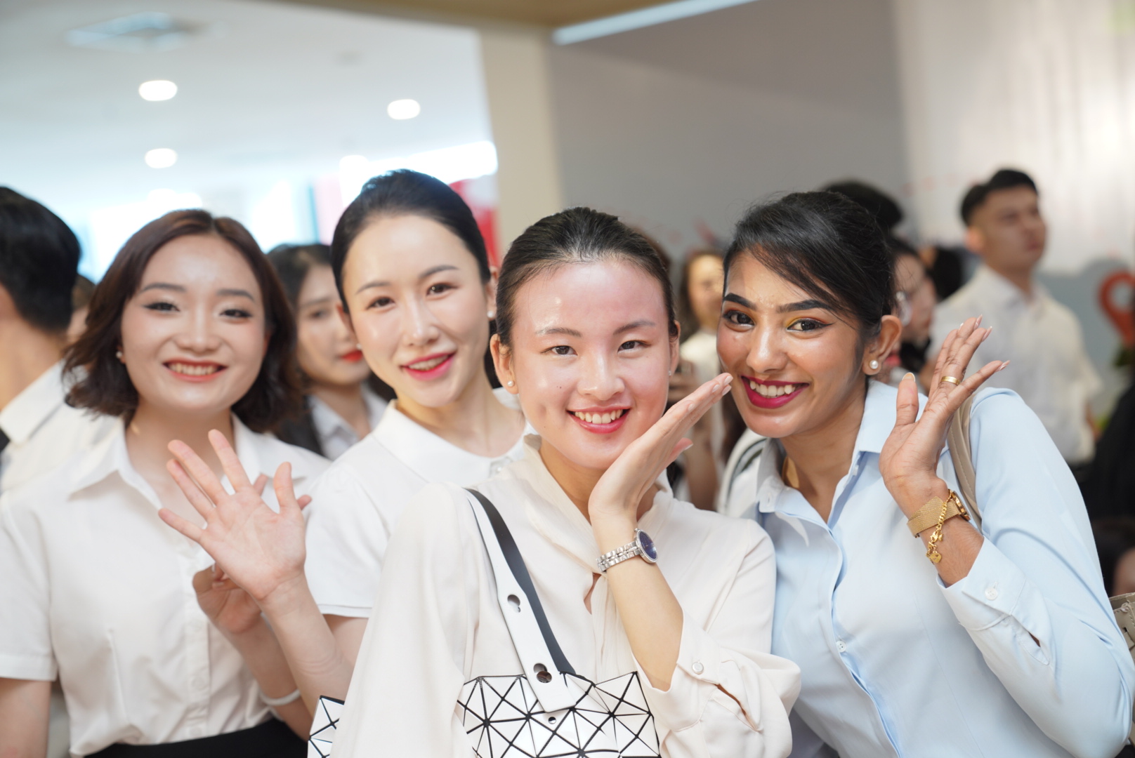 Kh&ocirc;ng kh&iacute; rộn r&agrave;ng c&oacute; 1-0-2 tại ng&agrave;y hội tuyển dụng lớn nhất Vietjet năm 2024- Ảnh 11.