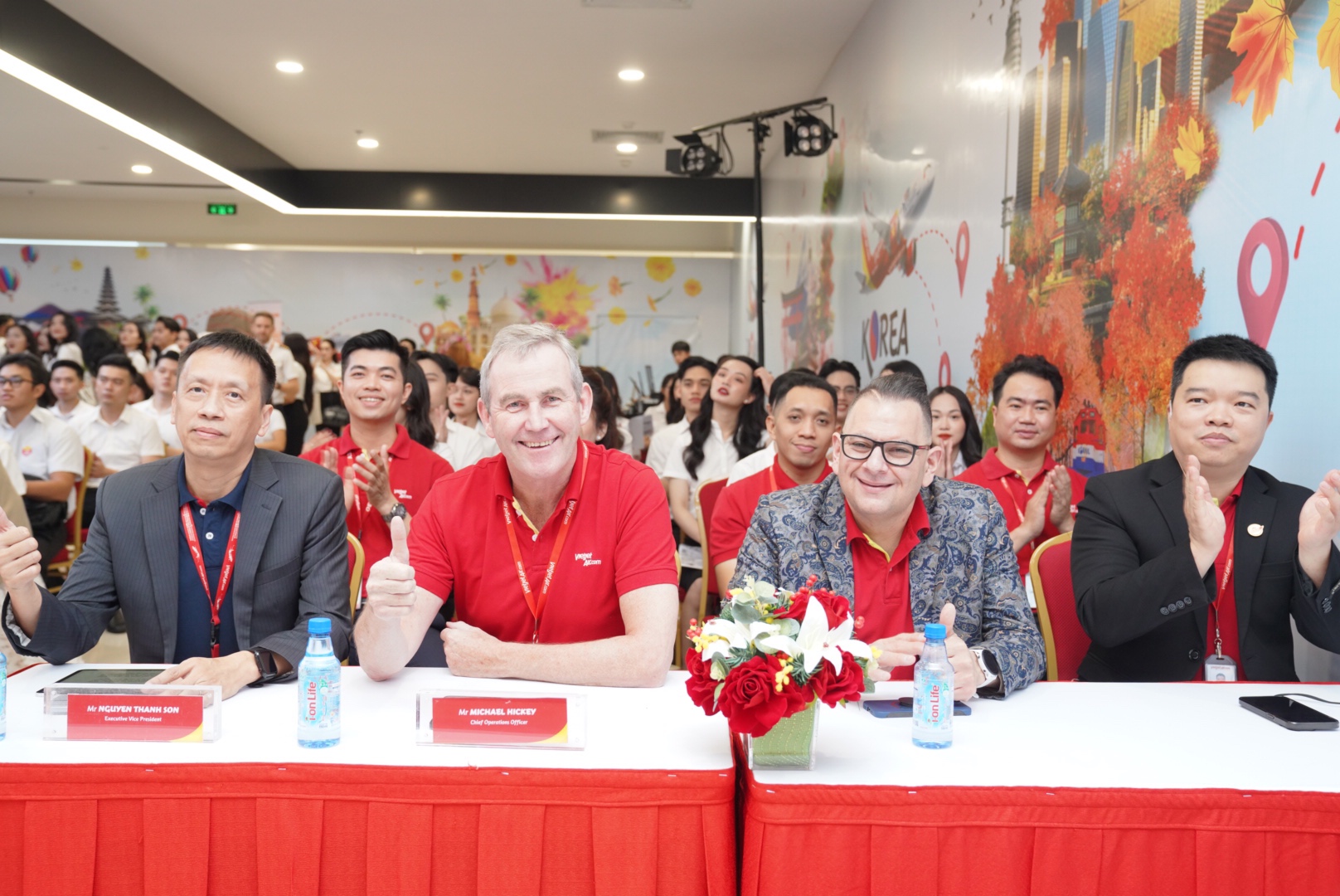 Kh&ocirc;ng kh&iacute; rộn r&agrave;ng c&oacute; 1-0-2 tại ng&agrave;y hội tuyển dụng lớn nhất Vietjet năm 2024- Ảnh 13.