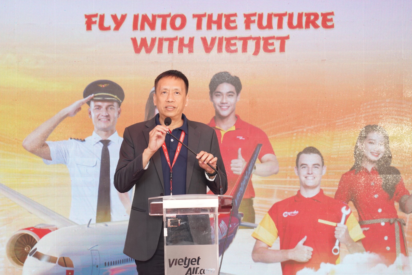 Kh&ocirc;ng kh&iacute; rộn r&agrave;ng c&oacute; 1-0-2 tại ng&agrave;y hội tuyển dụng lớn nhất Vietjet năm 2024- Ảnh 15.