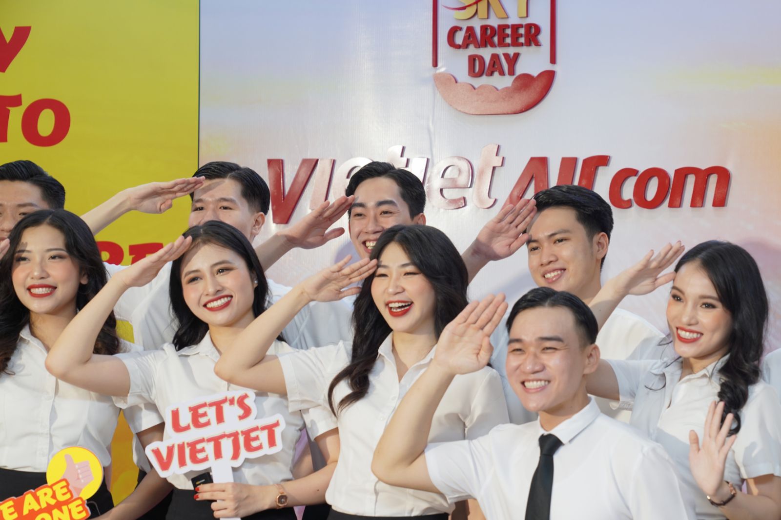 Kh&ocirc;ng kh&iacute; rộn r&agrave;ng c&oacute; 1-0-2 tại ng&agrave;y hội tuyển dụng lớn nhất Vietjet năm 2024- Ảnh 7.