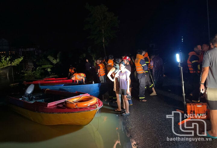 Nước sông Cầu dâng cao lịch sử, dân Thái Nguyên thâu đêm chạy lụt- Ảnh 7.