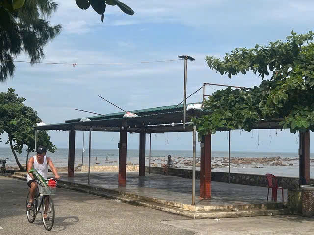 Du kh&aacute;ch bất chấp đi C&aacute;t B&agrave; giữa l&uacute;c đang b&atilde;o, người d&ugrave;ng Threads ngập tr&agrave;n &yacute; kiến tr&aacute;i chiều- Ảnh 3.