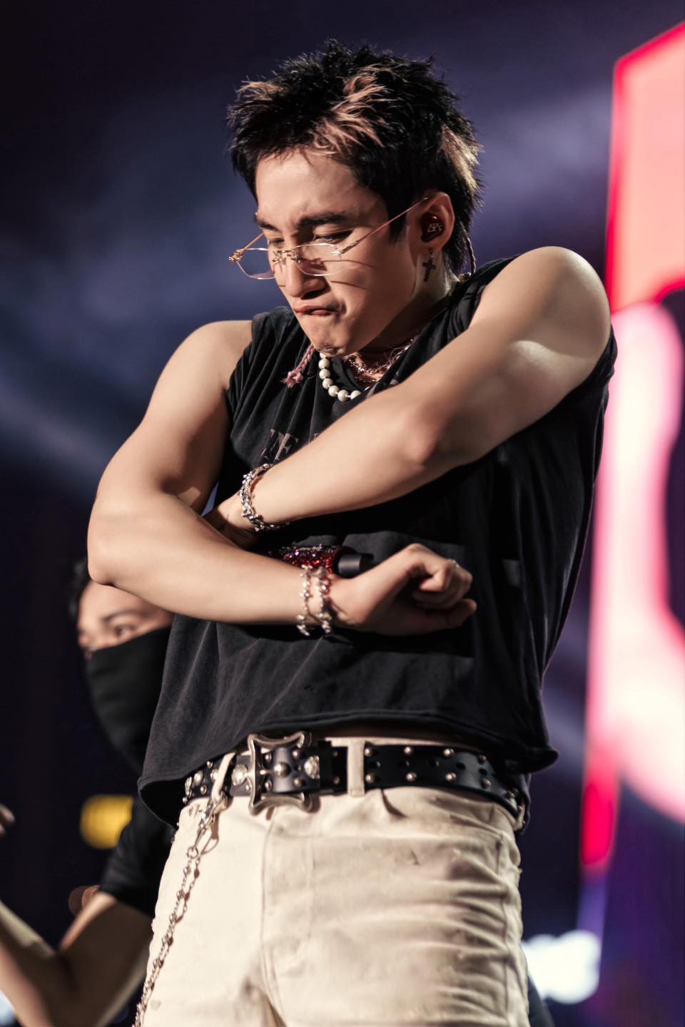 Sơn T&ugrave;ng lại &ldquo;chi&ecirc;u tr&ograve;&rdquo; v&agrave;o đ&ecirc;m giao thừa: Lần thứ 3 cho fan &ldquo;leo c&acirc;y&rdquo; nhưng vẫn chốt 1 c&acirc;u 