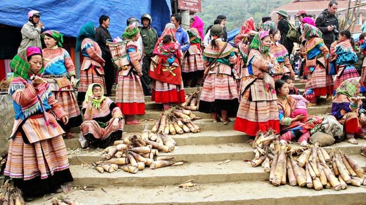 Độc đáo ngày Tết sớm hơn cả nước một tháng của người Mông nơi cuối trời Tây Bắc- Ảnh 5.