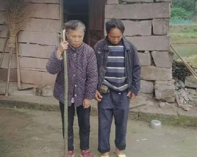 Nam sinh nhà nghèo thi đỗ vào trường Y, 5 năm sau nhận thông báo: "Em không được tốt nghiệp" - Sự mở đầu của chuỗi bi kịch!- Ảnh 4. Nam sinh nhà nghèo thi đỗ vào trường Y, 5 năm sau nhận thông báo: "Em không được tốt nghiệp" - Sự mở đầu của chuỗi bi kịch!- Ảnh 4.