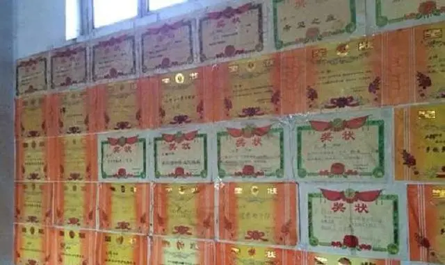 Nam sinh nhà nghèo thi đỗ vào trường Y, 5 năm sau nhận thông báo: "Em không được tốt nghiệp" - Sự mở đầu của chuỗi bi kịch!- Ảnh 2. Nam sinh nhà nghèo thi đỗ vào trường Y, 5 năm sau nhận thông báo: "Em không được tốt nghiệp" - Sự mở đầu của chuỗi bi kịch!- Ảnh 2.