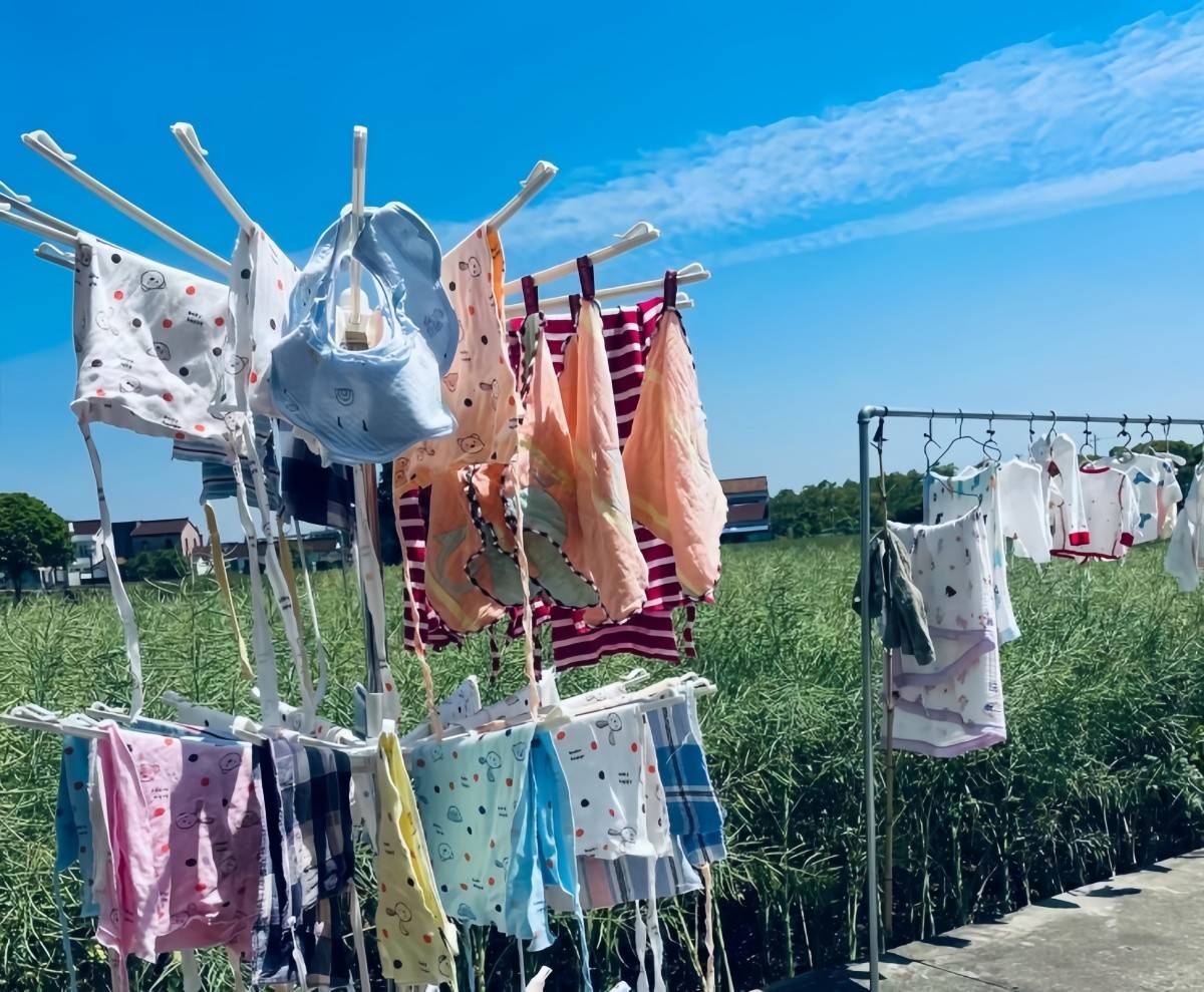 3 lý do mẹ không nên cho con mặc lại quần áo cũ của người khác- Ảnh 2. 3 lý do mẹ không nên cho con mặc lại quần áo cũ của người khác- Ảnh 2.