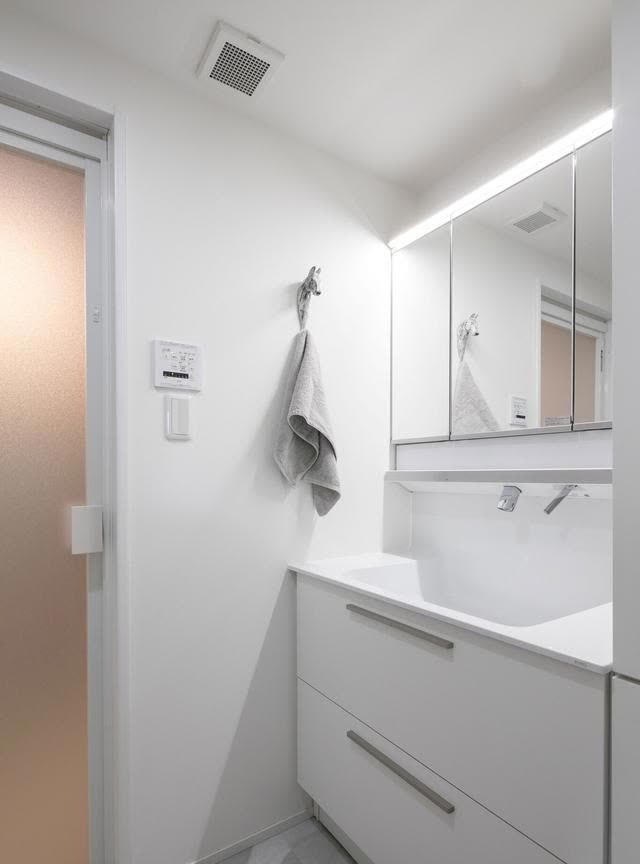 Người vợ 36 tuổi quyết kh&ocirc;ng giao du hay mua sắm, c&ocirc; chỉ ở nh&agrave; v&agrave; dọn dẹp nơi ở sạch 