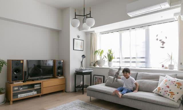 Người vợ 36 tuổi quyết kh&ocirc;ng giao du hay mua sắm, c&ocirc; chỉ ở nh&agrave; v&agrave; dọn dẹp nơi ở sạch 