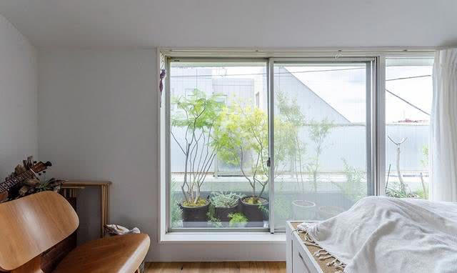 Người vợ 36 tuổi quyết kh&ocirc;ng giao du hay mua sắm, c&ocirc; chỉ ở nh&agrave; v&agrave; dọn dẹp nơi ở sạch 