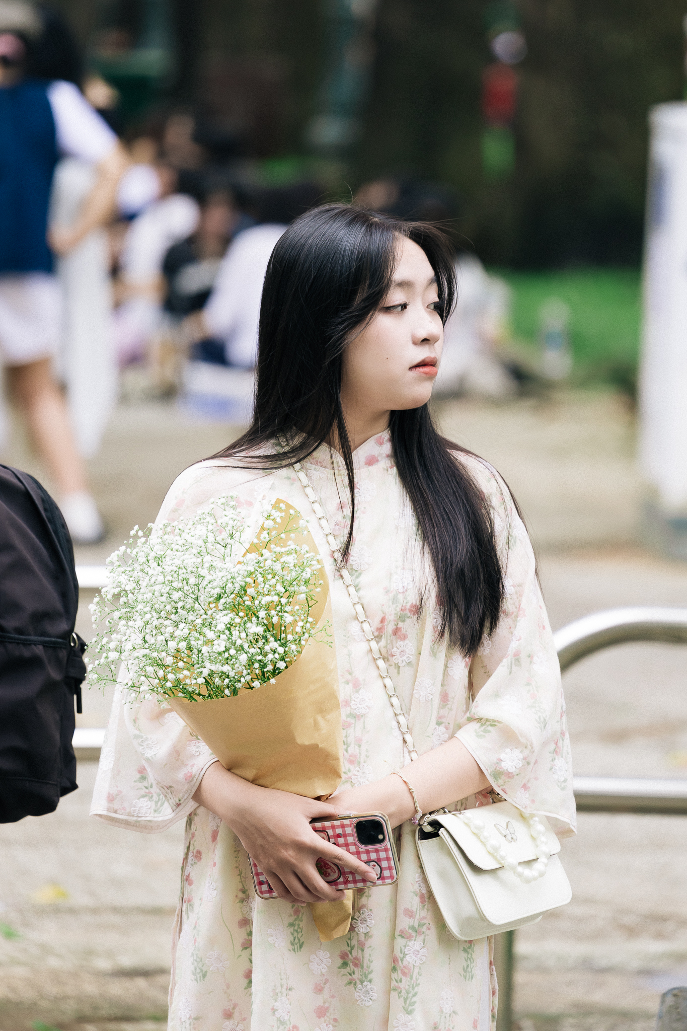 Ngắm TP. HCM ng&agrave;y đầu năm: &Aacute;o d&agrave;i phủ sắc khắp phố, giới trẻ tưng bừng 