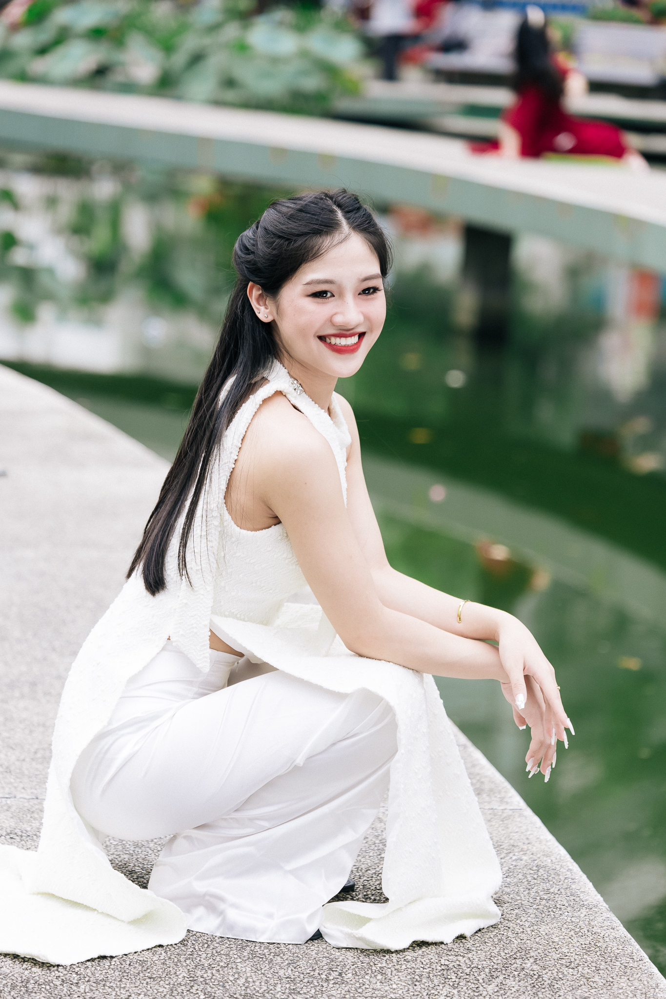 Ngắm TP. HCM ng&agrave;y đầu năm: &Aacute;o d&agrave;i phủ sắc khắp phố, giới trẻ tưng bừng 