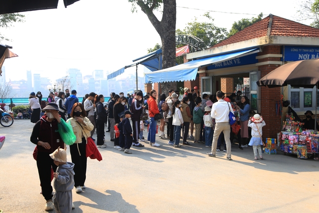 Chỉ được nghỉ 1 ng&agrave;y Tết dương, người d&acirc;n H&agrave; Nội lựa chọn nơi n&agrave;y l&agrave; điểm đến l&yacute; tưởng cho cả gia đ&igrave;nh- Ảnh 1.