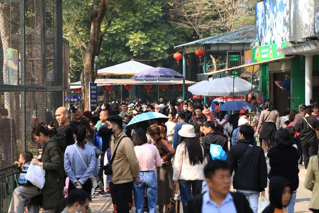 Chỉ được nghỉ 1 ng&agrave;y Tết dương, người d&acirc;n H&agrave; Nội lựa chọn nơi n&agrave;y l&agrave; điểm đến l&yacute; tưởng cho cả gia đ&igrave;nh- Ảnh 2.