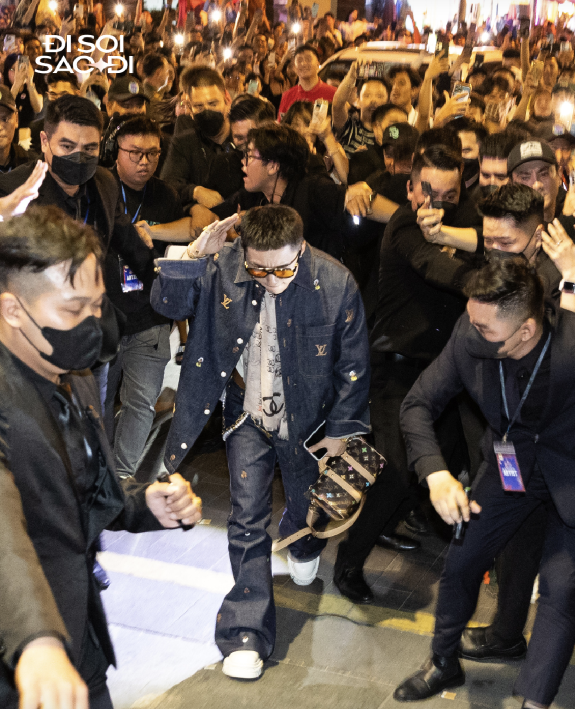 Sơn T&ugrave;ng lại &ldquo;chi&ecirc;u tr&ograve;&rdquo; v&agrave;o đ&ecirc;m giao thừa: Lần thứ 3 cho fan &ldquo;leo c&acirc;y&rdquo; nhưng vẫn chốt 1 c&acirc;u 