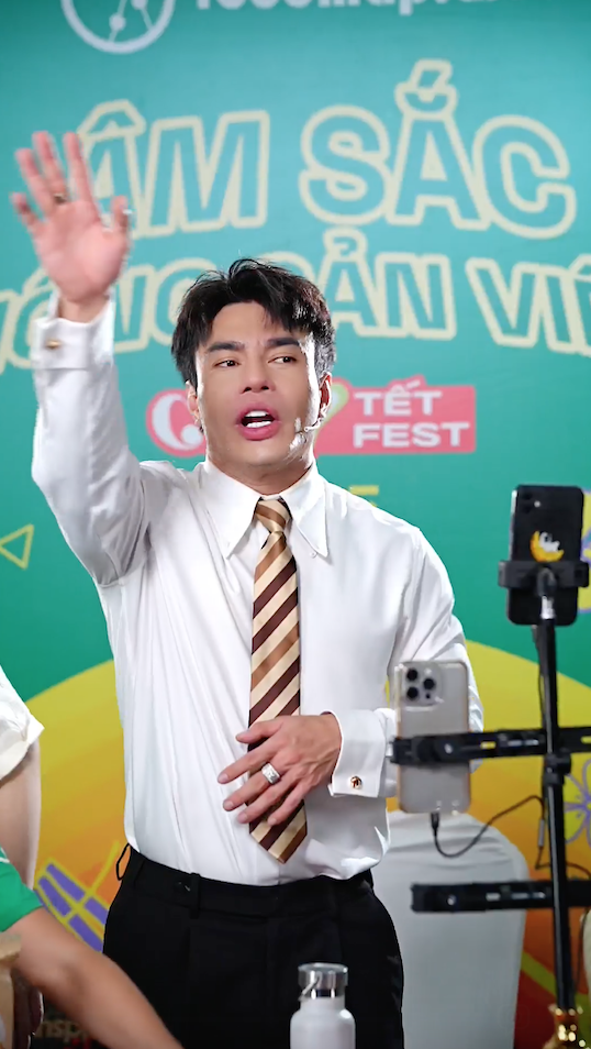 Livestream bán hàng nhưng Lê Dương Bảo Lâm mang đến trải nghiệm cực thú vị cho khán giả có mặt tại City Tết Fest- Ảnh 4. Livestream bán hàng nhưng Lê Dương Bảo Lâm mang đến trải nghiệm cực thú vị cho khán giả có mặt tại City Tết Fest- Ảnh 4.