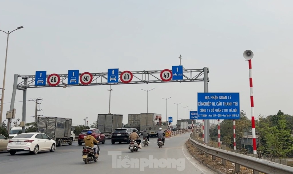 Chủ xe đi tr&ecirc;n cầu Thanh Tr&igrave; bất ngờ với tiếng loa &lsquo;&aacute;t&rsquo; tiếng c&ograve;i xe- Ảnh 9.