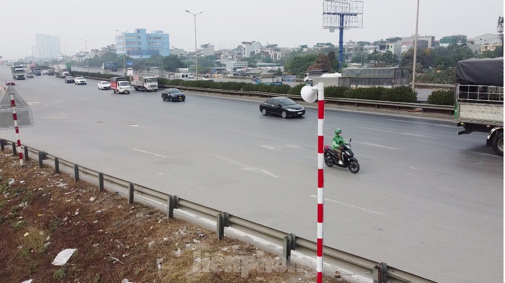 Chủ xe đi tr&ecirc;n cầu Thanh Tr&igrave; bất ngờ với tiếng loa &lsquo;&aacute;t&rsquo; tiếng c&ograve;i xe- Ảnh 2.