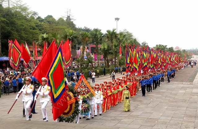 Nơi đội tuyển Việt Nam mang cúp vô địch dâng hương báo công: Mỗi năm hàng triệu người dân tề tựu về đây- Ảnh 8.