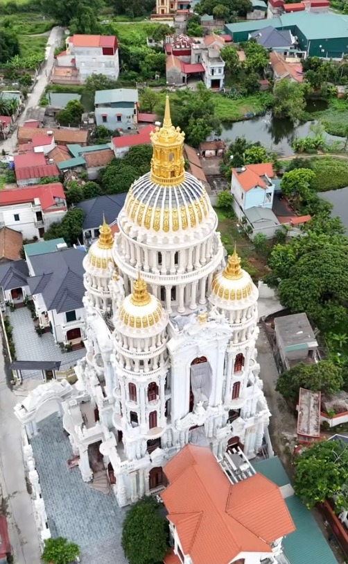 Sáng nhất Bắc Ninh lúc này: Tòa lâu đài 12 tầng sừng sững mọc lên giữa làng quê, giá trị ước tính vài trăm tỷ nhưng dân tình phát hiện một chi tiết "khác thường"- Ảnh 4.