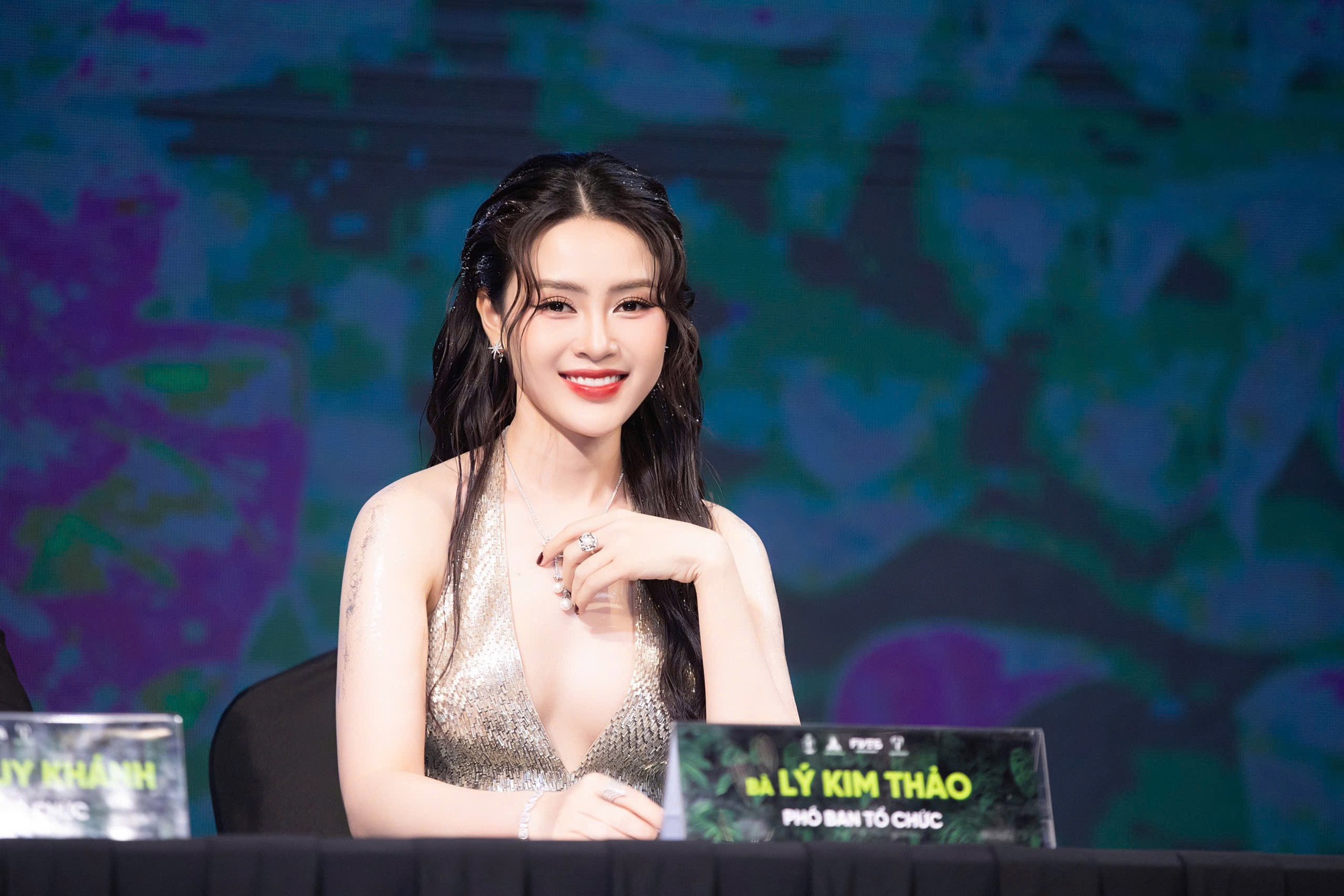 Hoa hậu Lý Kim Thảo khoe nhan sắc quyến rũ trên cương vị mới - Phó Ban tổ chức Miss Earth Vietnam 2025- Ảnh 1.