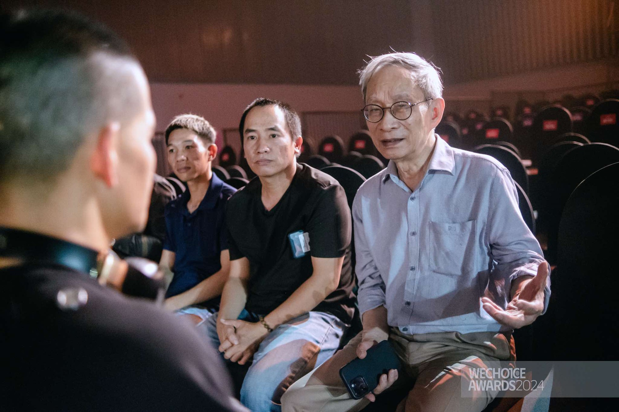 Những "anh hùng ngoài ngõ" bỗng tụ họp đầy đủ cạnh nhà giáo Nguyễn Xuân Khang, chuyện gì đây?- Ảnh 2.