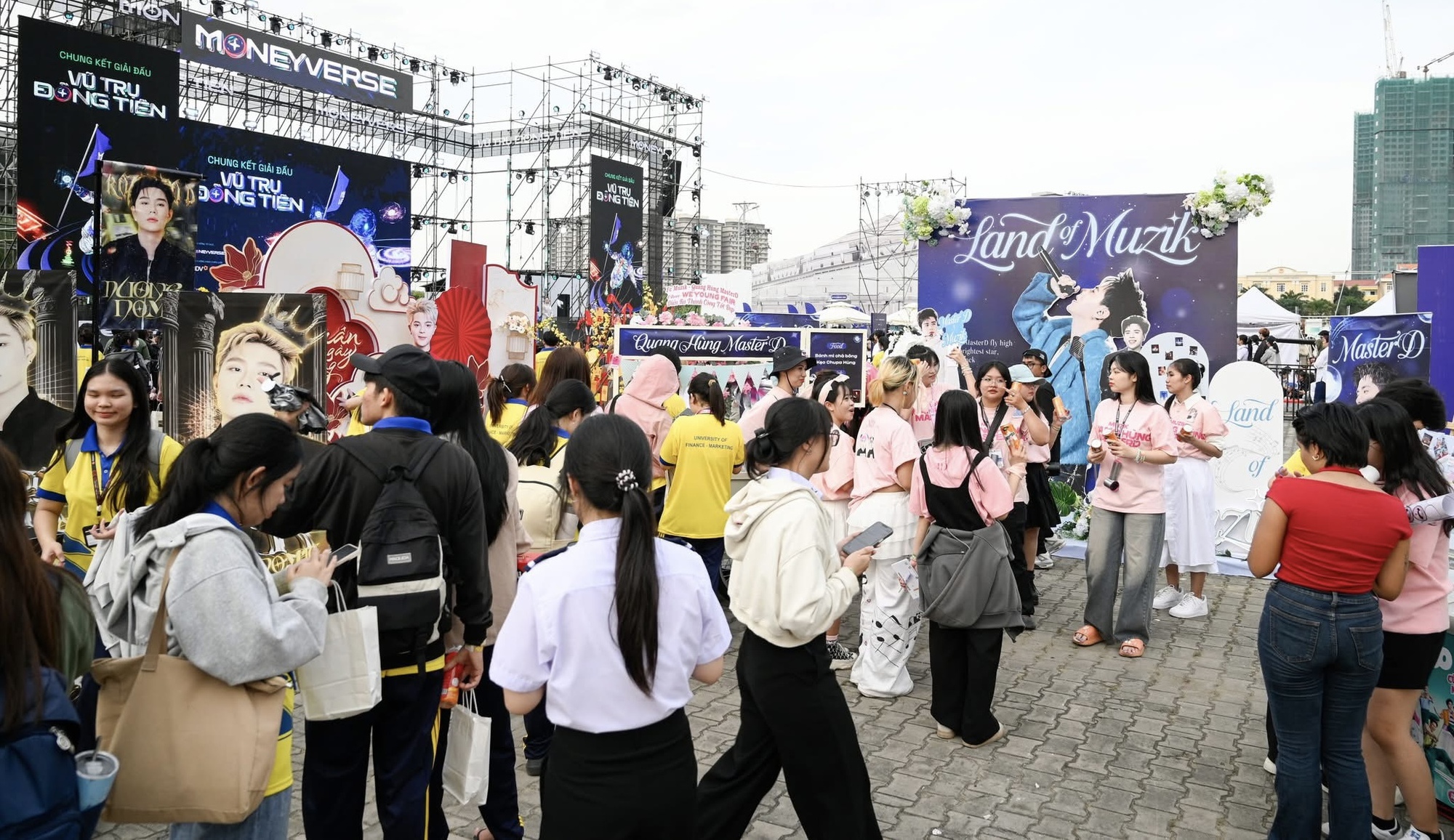 Không khí lễ hội WeYoung Fair bùng nổ với dàn booth check-in siêu đỉnh từ các FC đình đám- Ảnh 2.