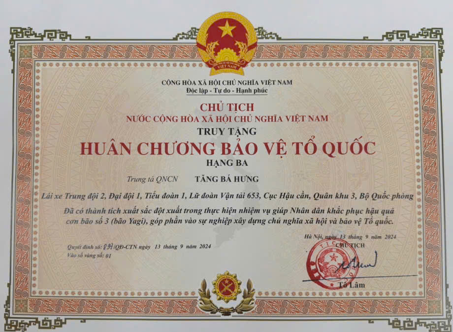 Những dòng tin nhắn cuối cùng của một chiến sĩ đã hy sinh trong bão Yagi trên sân khấu Gala WeChoice Awards 2024 lấy đi nước mắt của nhiều người- Ảnh 6.