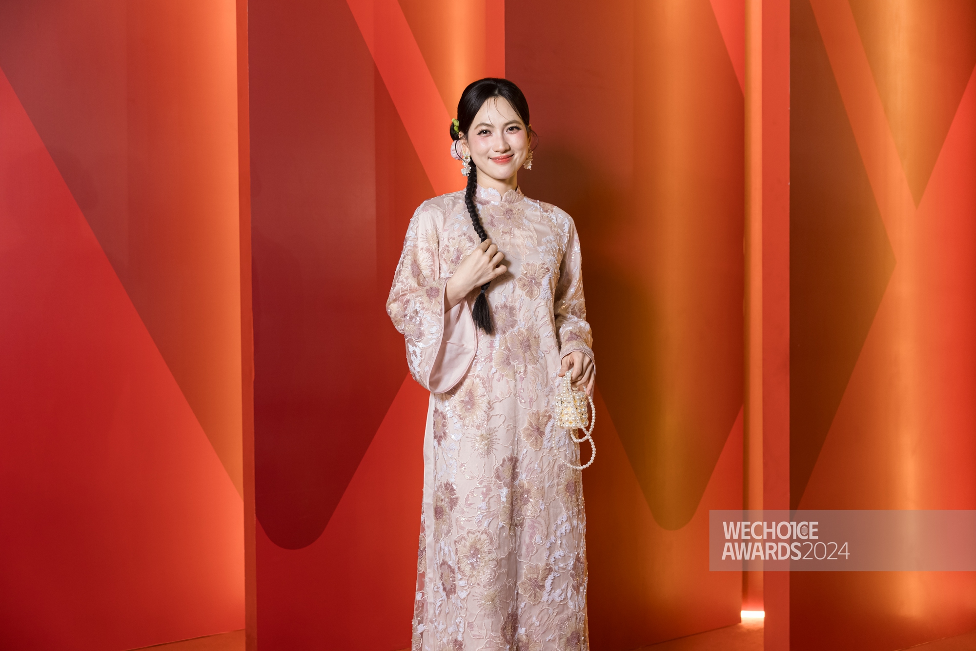 Siêu thảm đỏ đại hội áo dài hot nhất WeChoice Awards 2024: Nhã Phương - Trường Giang tình tứ, Trấn Thành hội ngộ dàn sao, dàn hậu đọ sắc nét căng!- Ảnh 45.