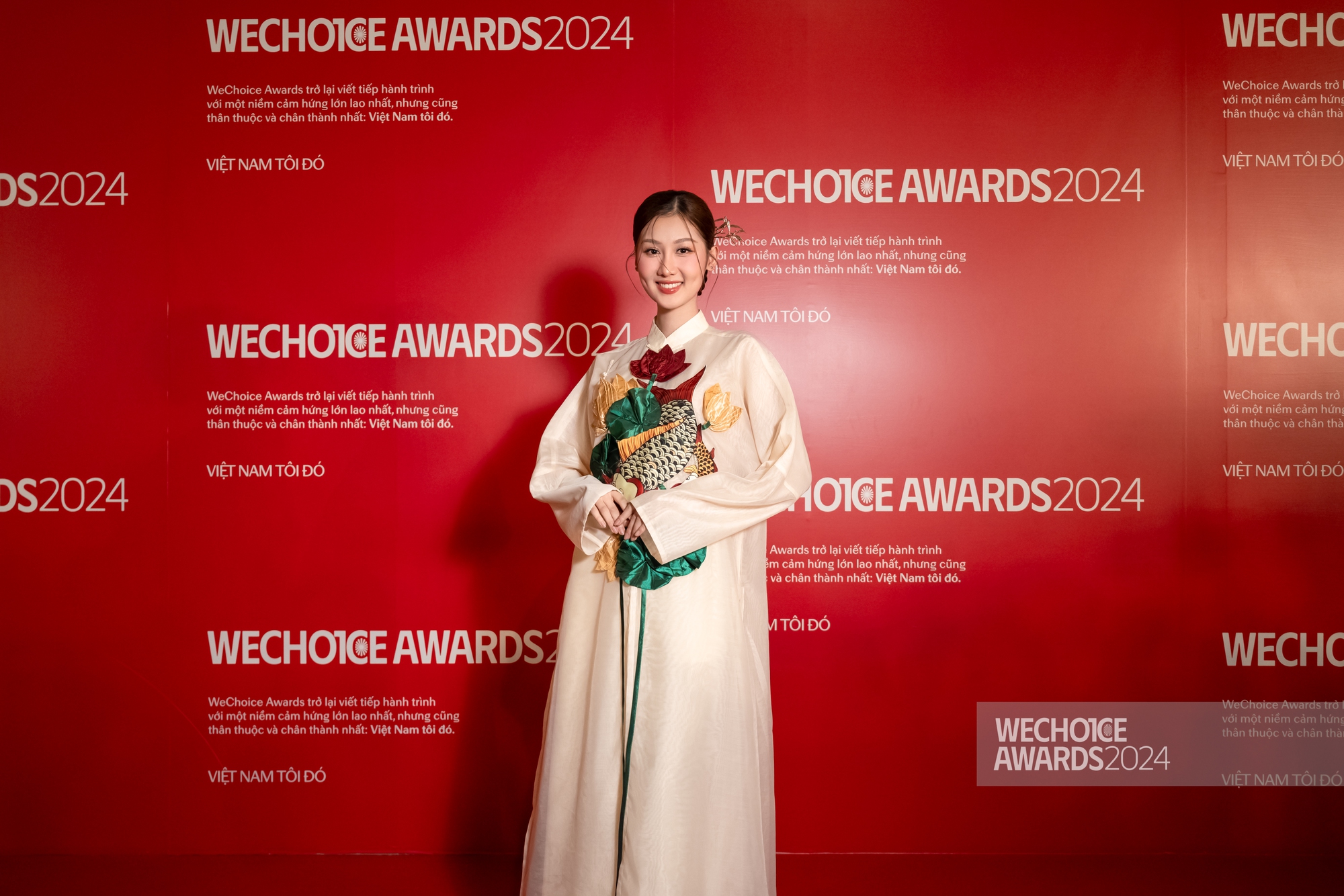 Siêu thảm đỏ đại hội áo dài hot nhất WeChoice Awards 2024: Nhã Phương - Trường Giang tình tứ, Trấn Thành hội ngộ dàn sao, dàn hậu đọ sắc nét căng!- Ảnh 28.