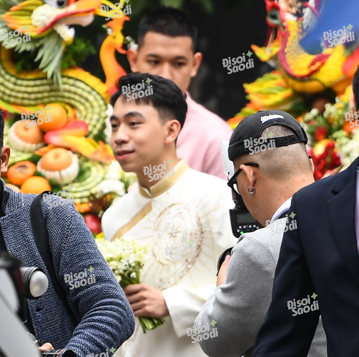 Thiếu gia Vingroup mang sính lễ hỏi cưới Á hậu Phương Nhi khủng cỡ nào?- Ảnh 2. Thiếu gia Vingroup mang sính lễ hỏi cưới Á hậu Phương Nhi khủng cỡ nào?- Ảnh 2.