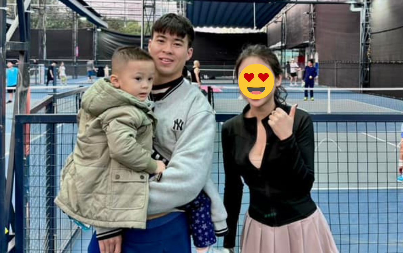 Duy Mạnh đưa con trai đi chơi pickleball, được ngay gái xinh xin chụp ảnh cùng- Ảnh 2.