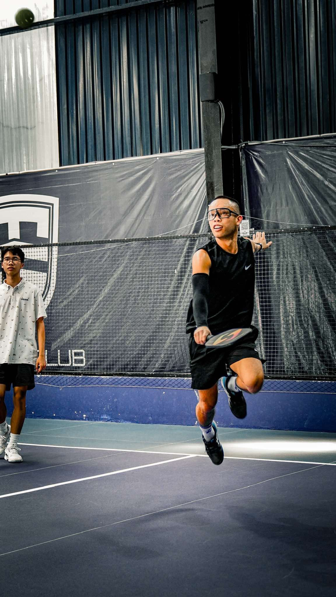 Gặp gỡ anh chàng Việt Nam đánh pickleball 10 tiếng/ngày, khiến cộng đồng mạng thích thú với phong cách chơi có 1-0-2- Ảnh 2.