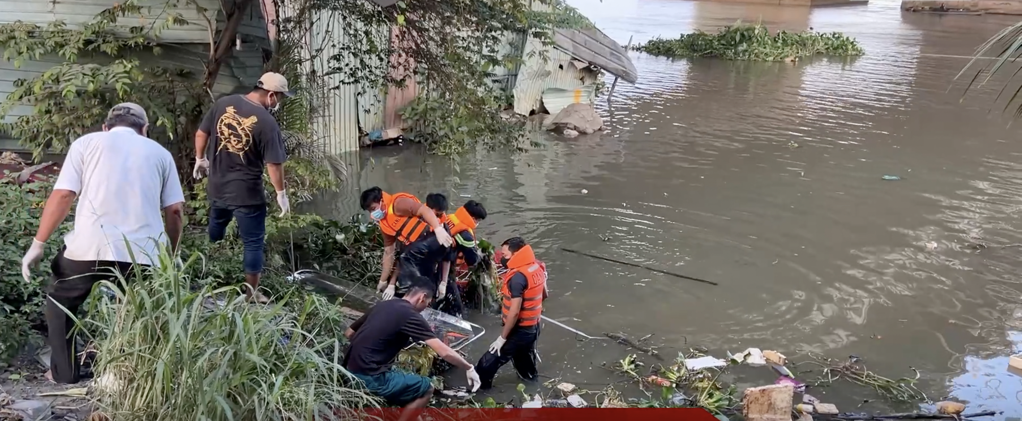 Vụ phát hiện thi thể cô gái trẻ dưới sông Đồng Nai sau khi trình báo mất 200 triệu đồng: Mẹ nạn nhân tiết lộ gì?- Ảnh 1.