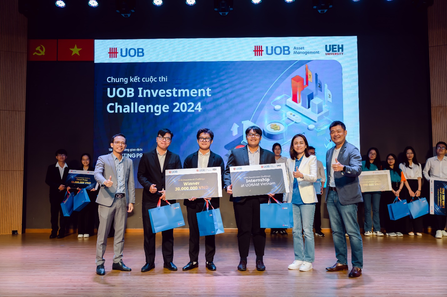 Đội Greenstone lên ngôi quán quân UOB Investment Challenge 2024: Chiến lược đầu tư xuất sắc dẫn đầu cuộc đua kịch tính- Ảnh 1.