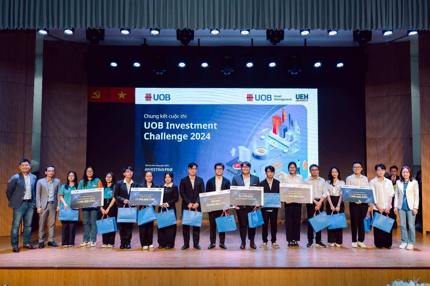 Đội Greenstone lên ngôi quán quân UOB Investment Challenge 2024: Chiến lược đầu tư xuất sắc dẫn đầu cuộc đua kịch tính- Ảnh 2.