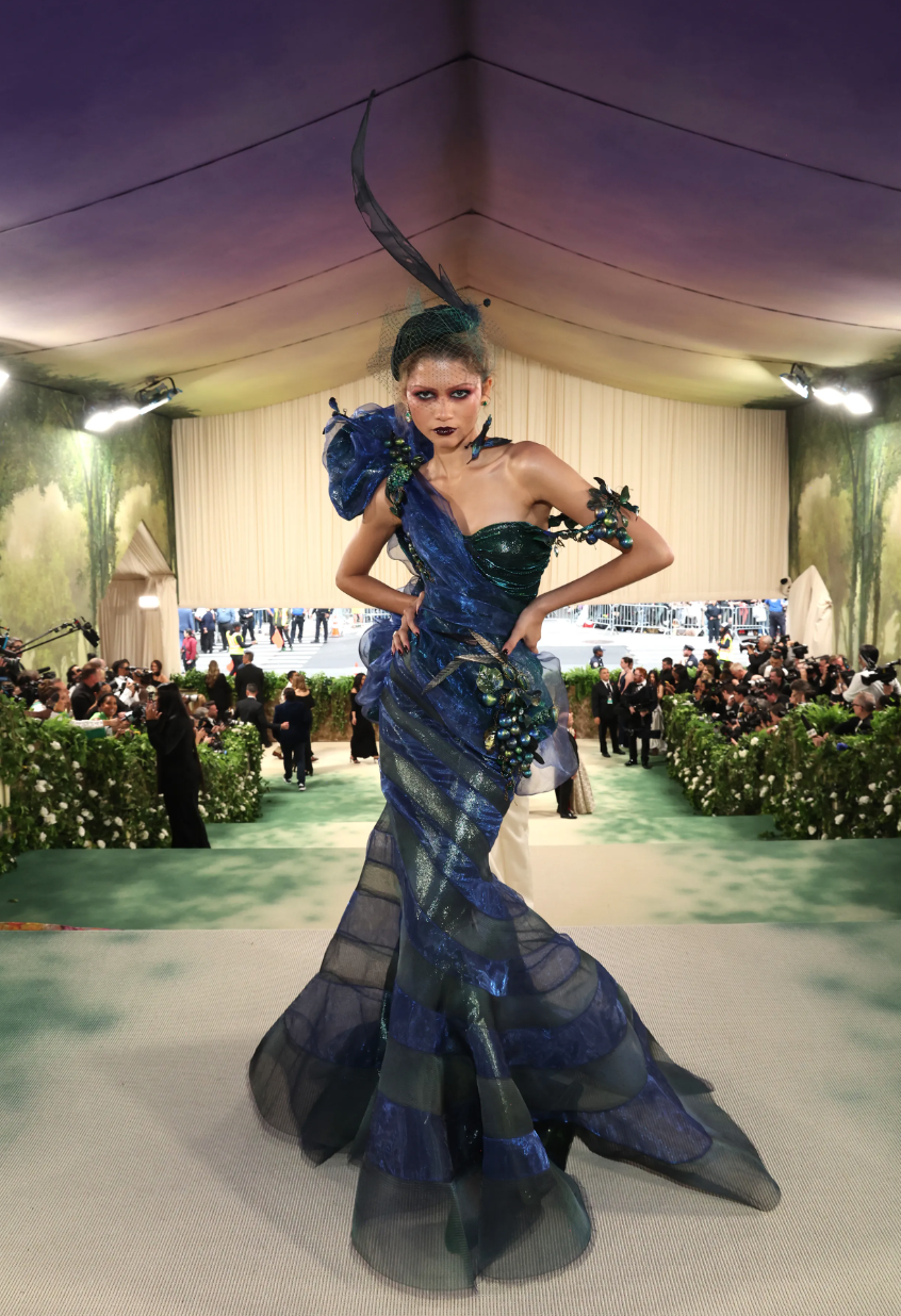 Best Of Fashion 2024: Bag Charm tung hoành, Jennie 